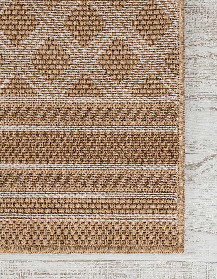 Detail image of 9' x 12' Easy-Clean Lattice Indoor / Outdoor Rug