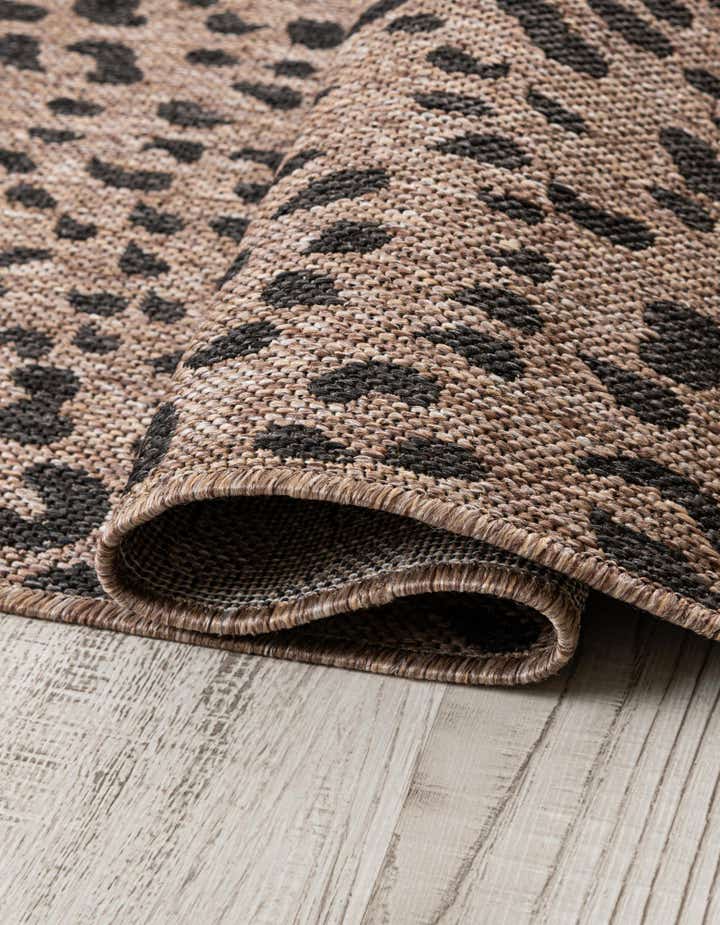 5' 3 x 8' Easy-Clean Safari Indoor / Outdoor Rug