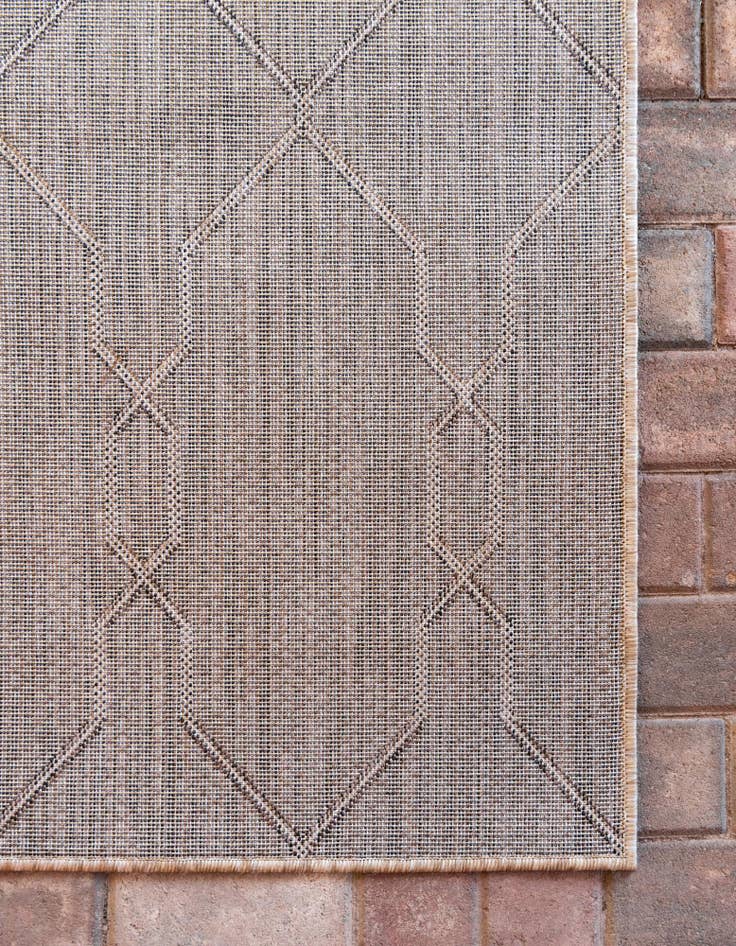 Detail image of 4' x 6' Easy-Clean Trellis Indoor / Outdoor Rug