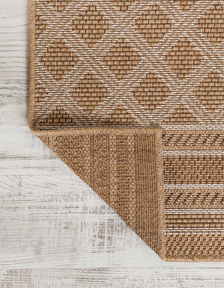 Detail image of 5' 1 x 8' Easy-Clean Trellis Indoor / Outdoor Rug