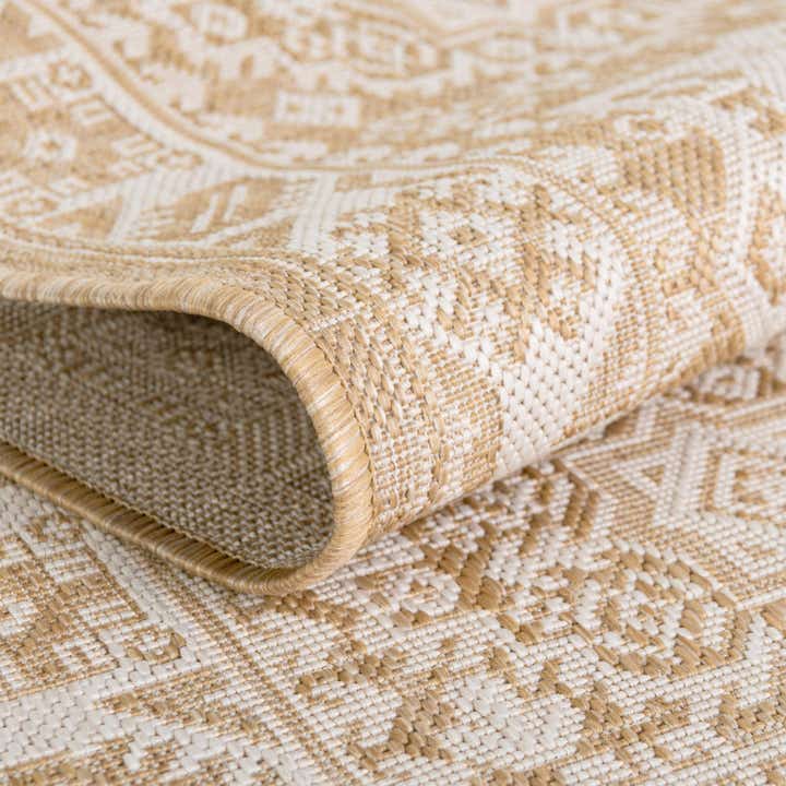 5' 3 x 5' 3 Easy-Clean Aztec Indoor / Outdoor Round Rug