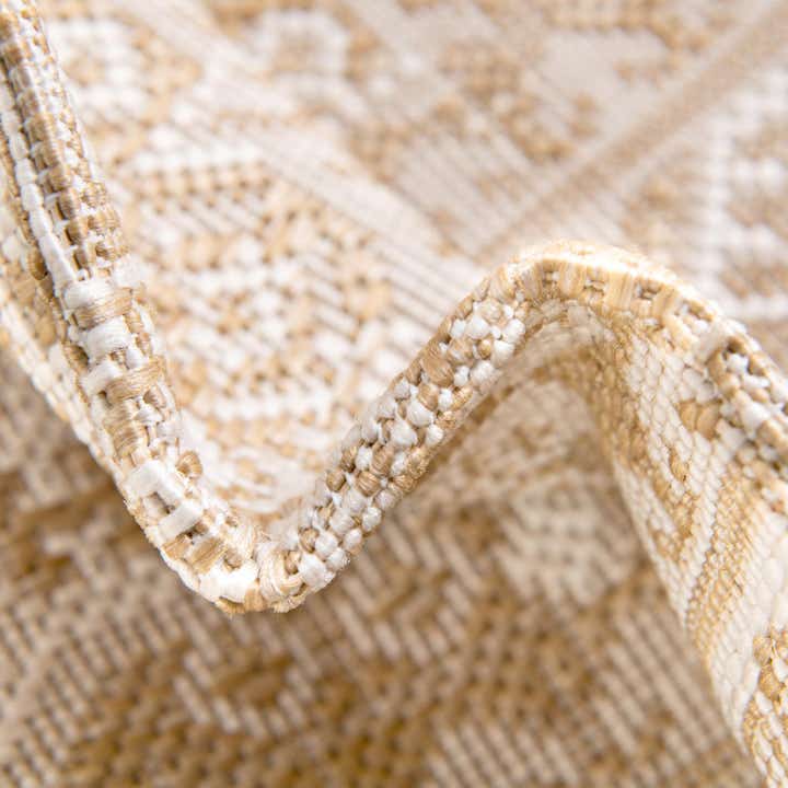 5' 3 x 5' 3 Easy-Clean Aztec Indoor / Outdoor Round Rug