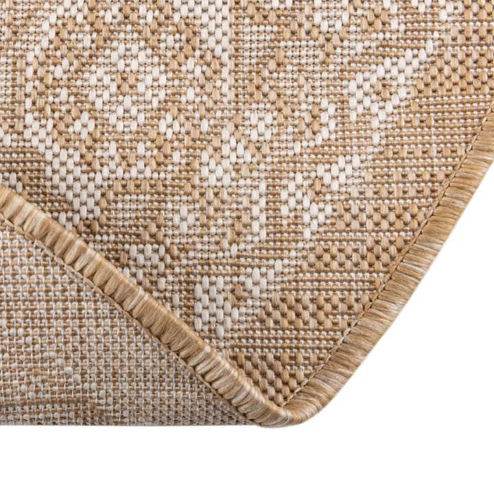 5' 3 x 5' 3 Easy-Clean Aztec Indoor / Outdoor Round Rug