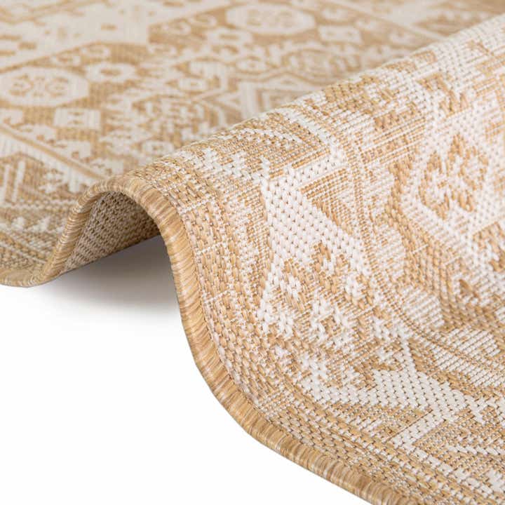 5' 3 x 5' 3 Easy-Clean Aztec Indoor / Outdoor Round Rug