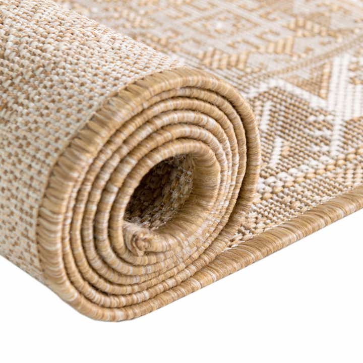 5' 3 x 5' 3 Easy-Clean Aztec Indoor / Outdoor Round Rug