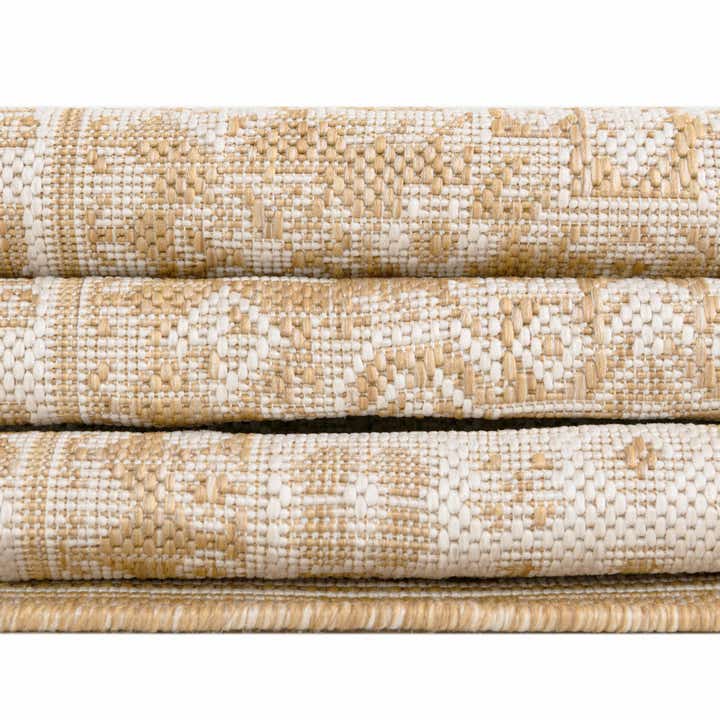 5' 3 x 5' 3 Easy-Clean Aztec Indoor / Outdoor Round Rug