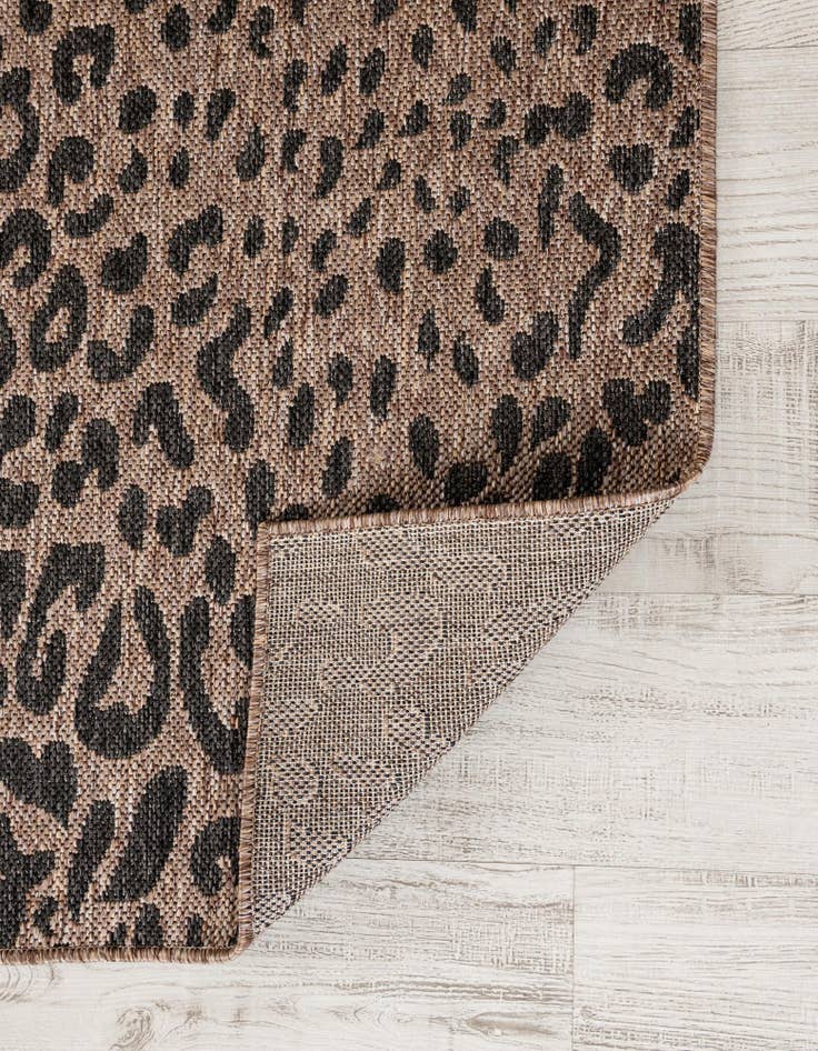 Detail image of 3' x 3' Easy-Clean Safari Indoor / Outdoor Round Rug