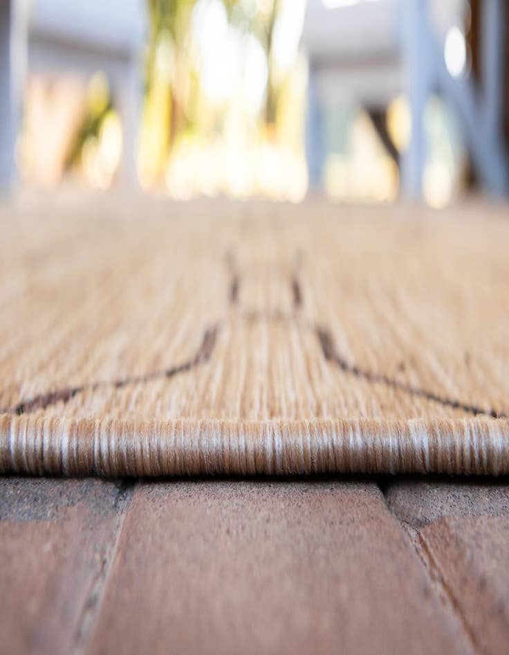 Detail image of 4' x 4' Easy-Clean Trellis Indoor / Outdoor Round Rug