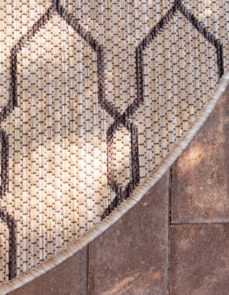 Detail image of 4' x 4' Easy-Clean Trellis Indoor / Outdoor Round Rug