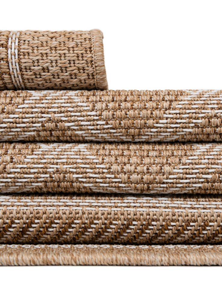 Detail image of 5' 1 x 5' 1  Washable Trellis Indoor / Outdoor Round Rug