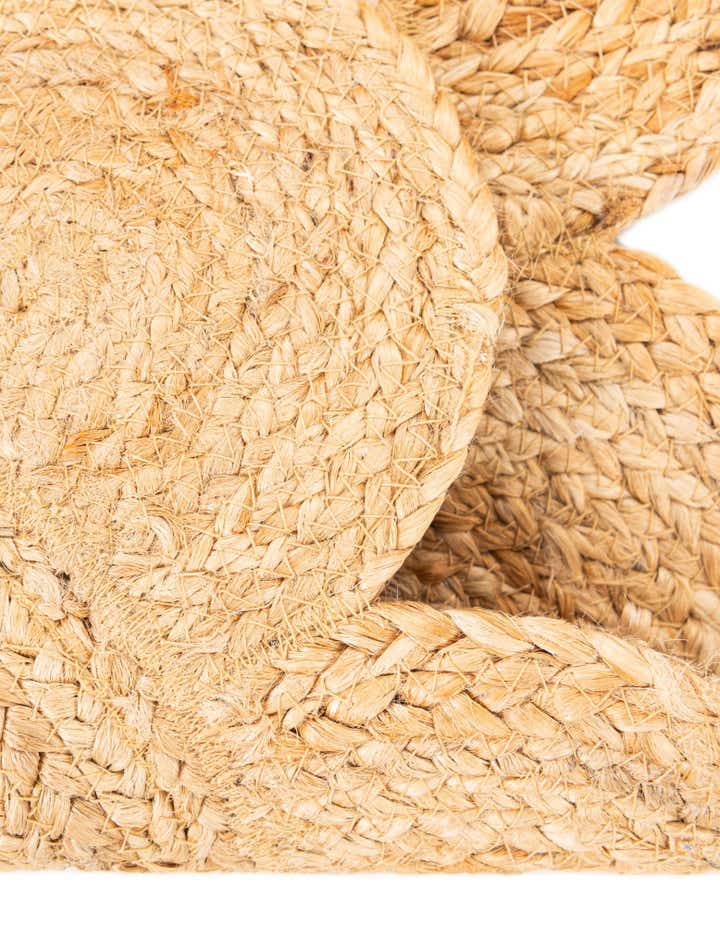 5' 1 x 5' 1 Hand Woven Scallop Braided Jute Round Rug
