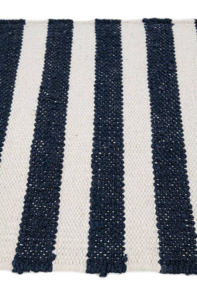 Detail image of 2' 2 x 3' 2 Hand Woven Palm Beach Jute Rug