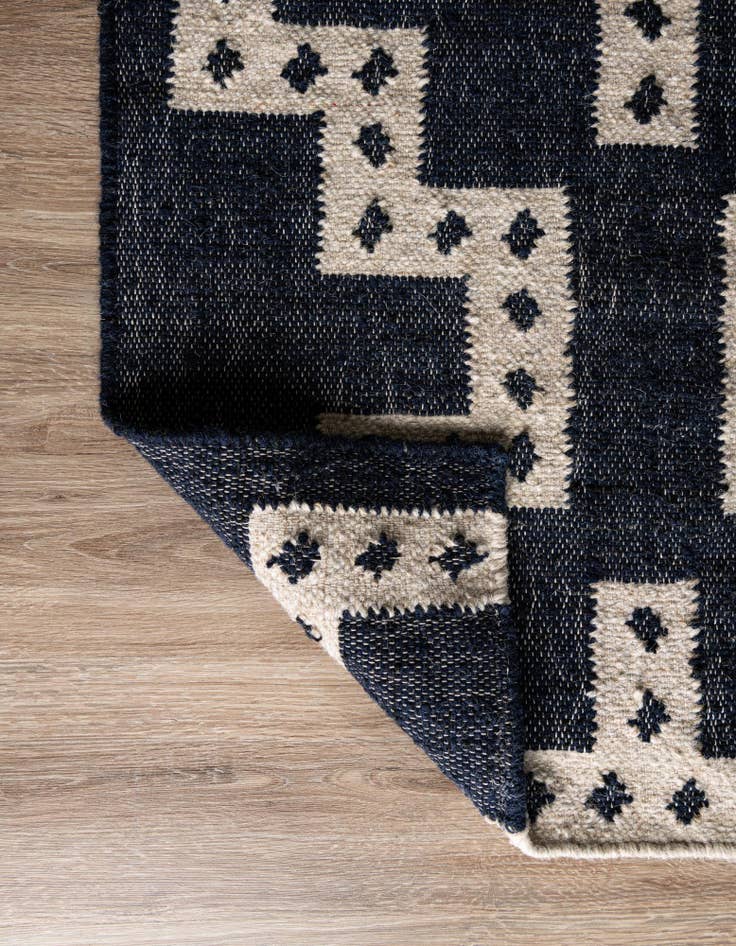 Detail image of 4' 1 x 6' 1 Hand Woven Kilim Wool Rug