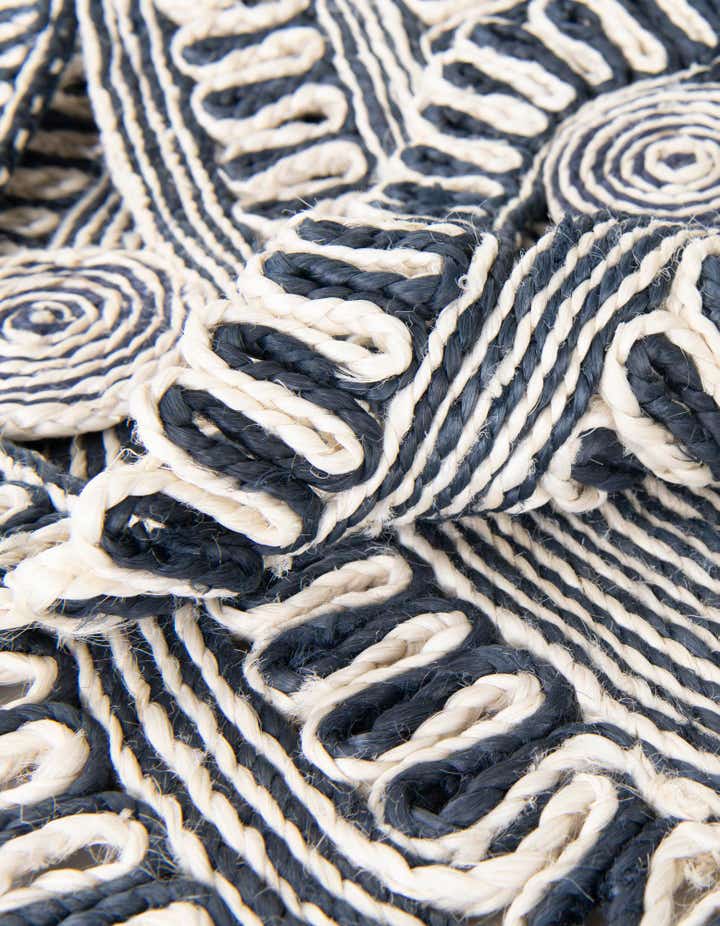 6' 1 x 6' 1 Handmade Braided Jute Round Rug