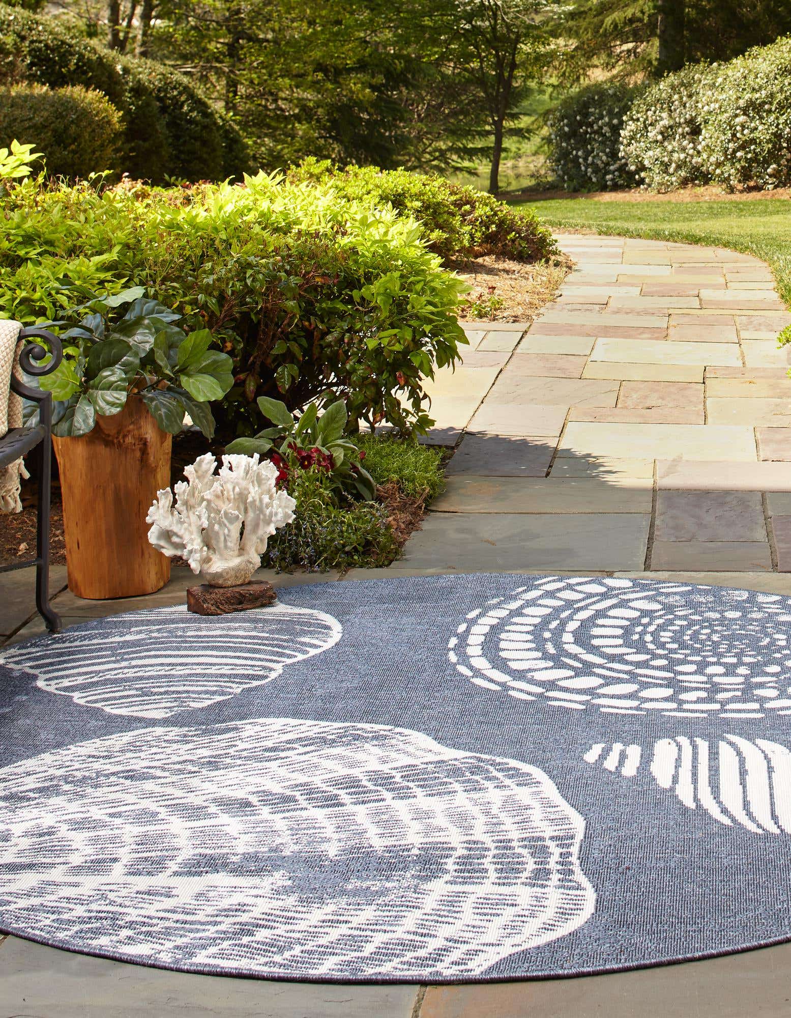 Navy Blue 4' x 4' Outdoor Coastal Round Indoor / Outdoor Rug