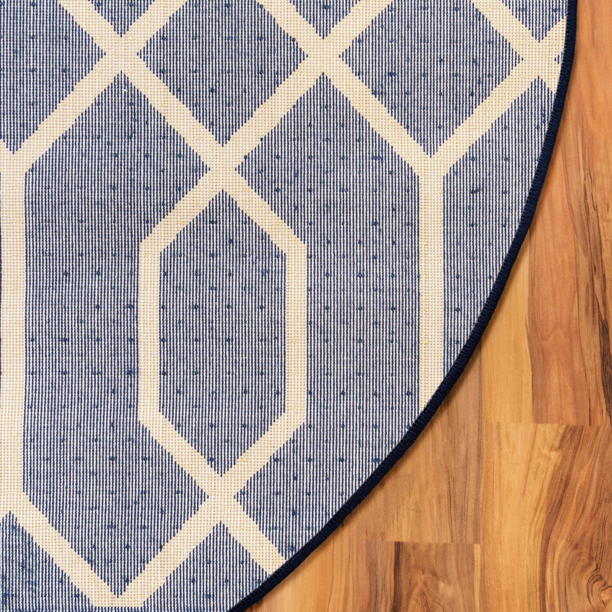5' 3 x 8' Marilyn Monroe™ Glam Trellis Oval Rug
