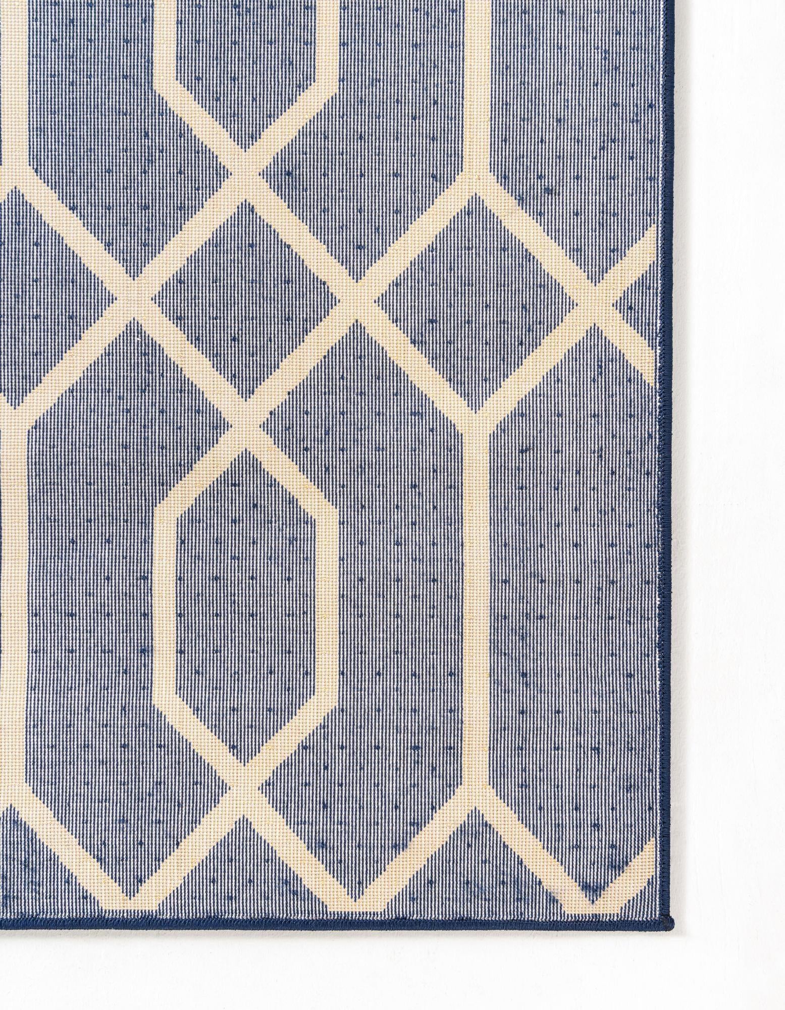 2' x 3' Marilyn Monroe™ Glam Trellis Rug
