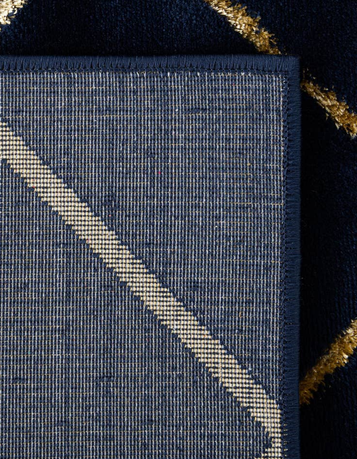 Detail image of 4' x 6' Vogue Geo Rug