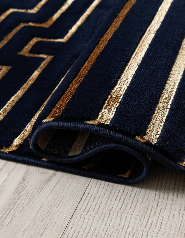 Detail image of 6' x 9' Vogue Geo Rug