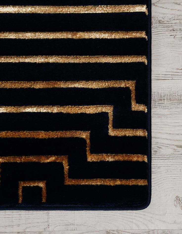 Detail image of 5' 3 x 7' Vogue Geo Rug
