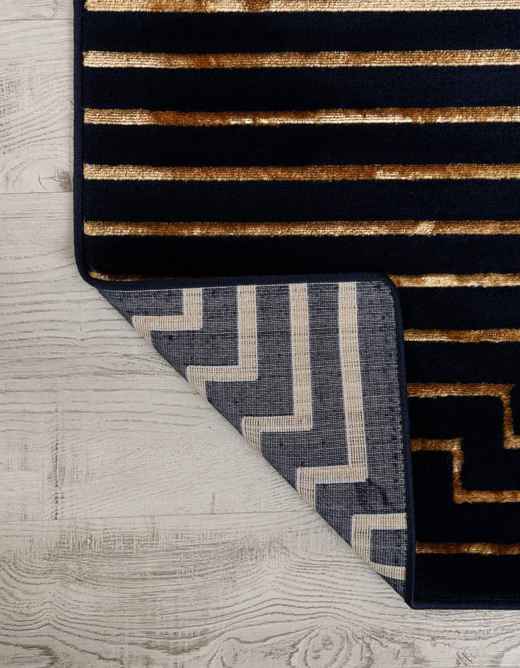 Detail image of 5' 3 x 7' Vogue Geo Rug