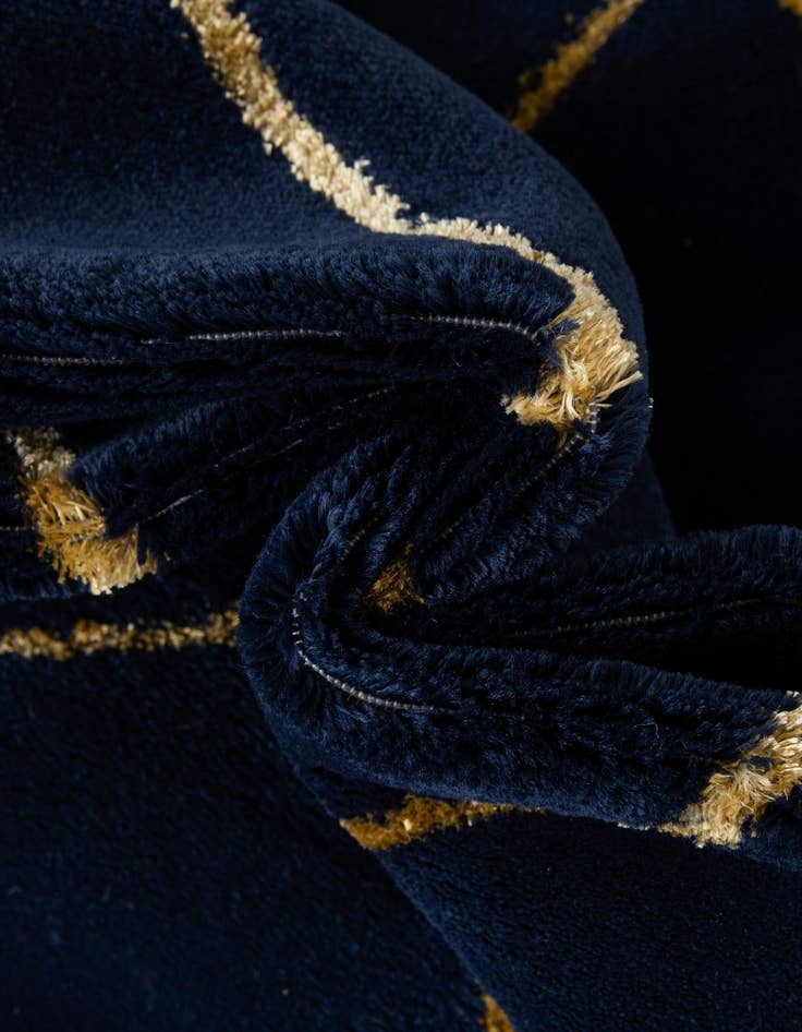 Detail image of 10' x 10' Vogue Geo Round Rug