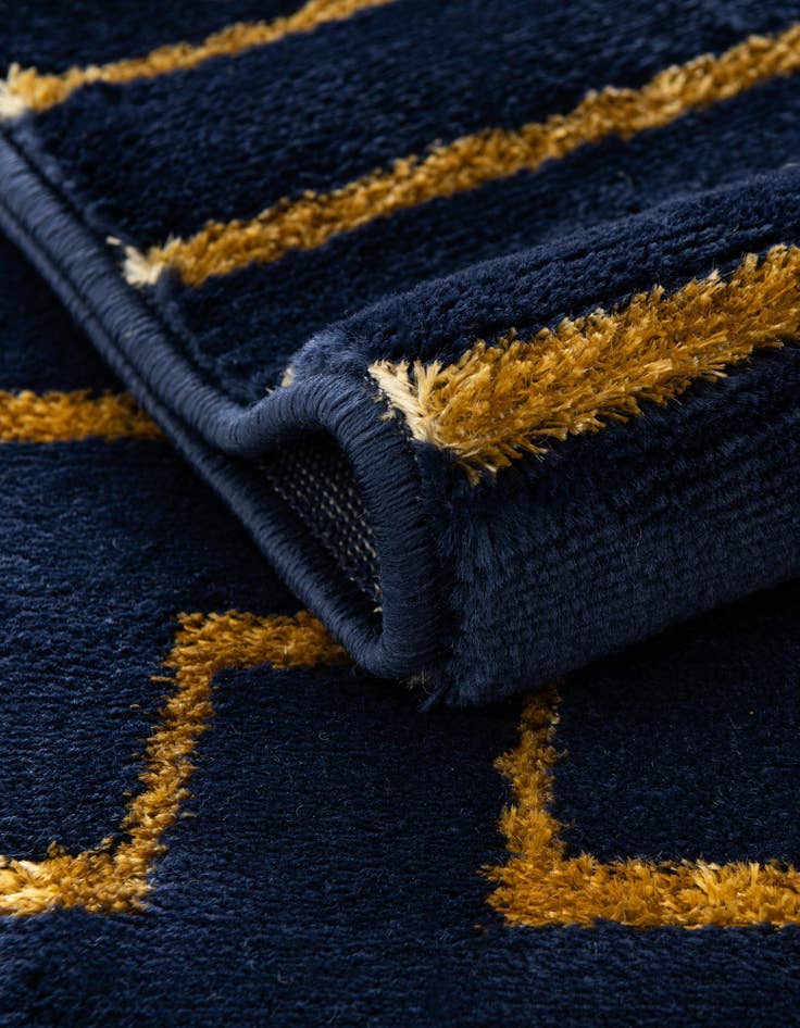 Detail image of 10' x 10' Vogue Geo Round Rug