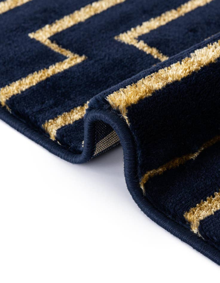 Detail image of 10' x 10' Vogue Geo Round Rug
