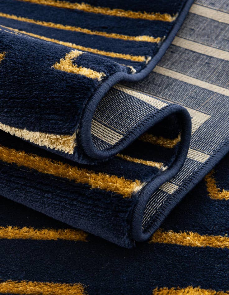 Detail image of 2' 7 x 12' Vogue Geo Runner Rug