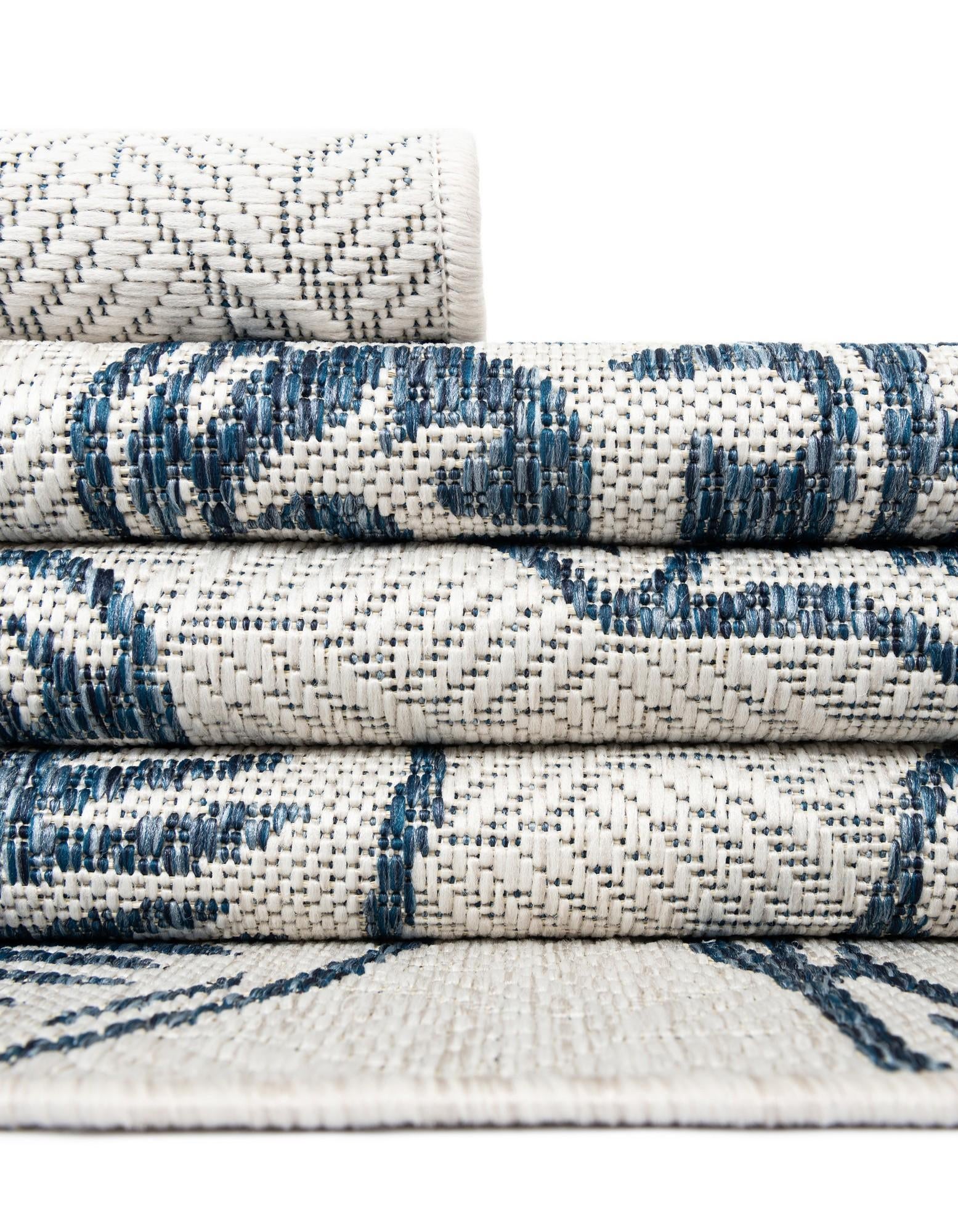 5' 3 x 7' Easy-Clean Coastal Indoor / Outdoor Rug