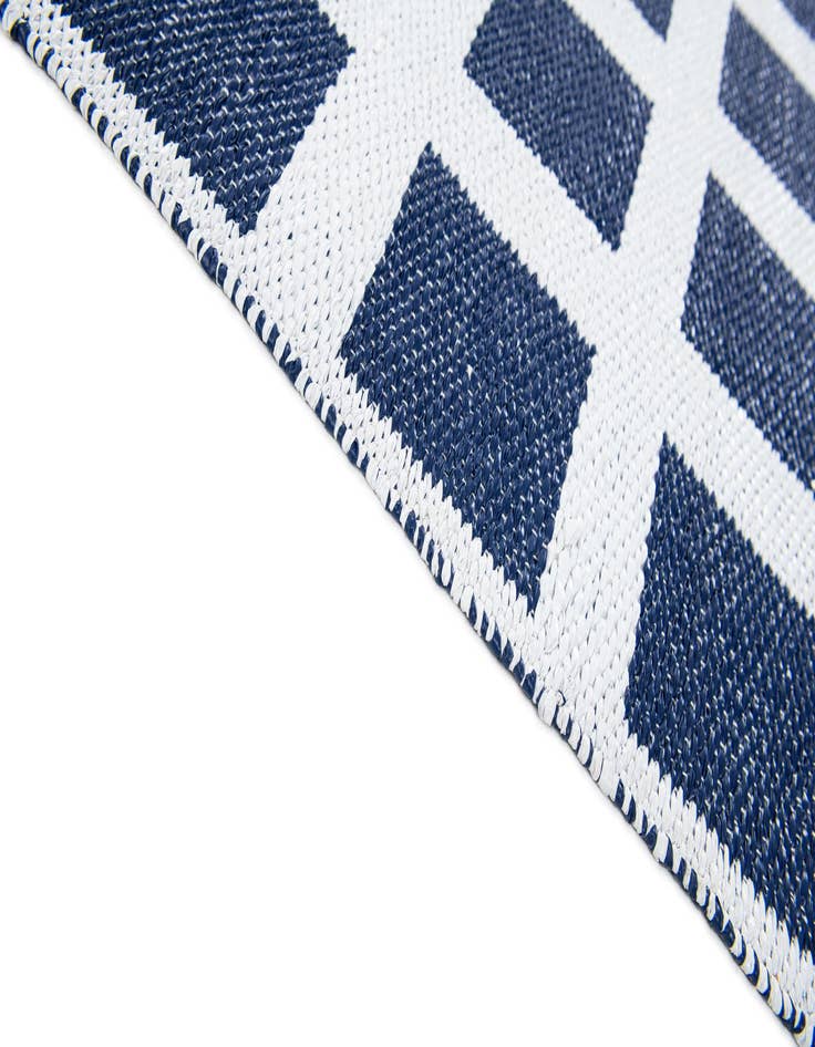 Detail image of 5' 2 x 8'  Washable Modern Indoor / Outdoor Rug