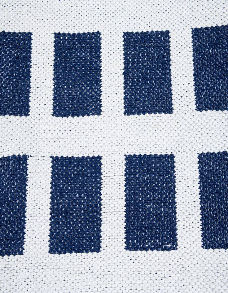 Detail image of 5' 2 x 8'  Washable Modern Indoor / Outdoor Rug