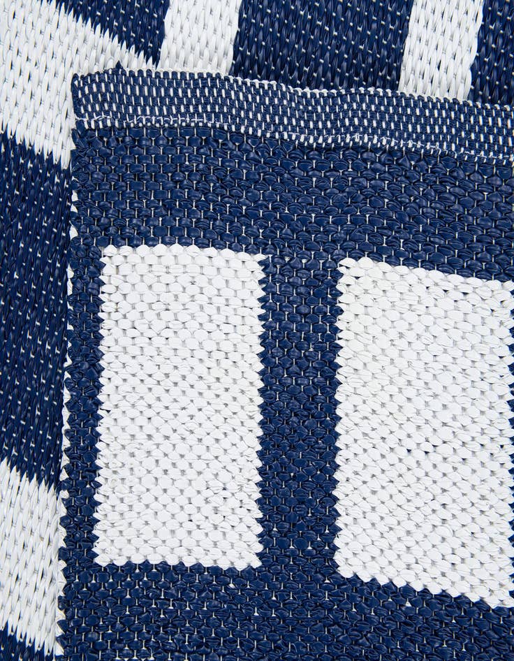 Detail image of 5' 2 x 8'  Washable Modern Indoor / Outdoor Rug