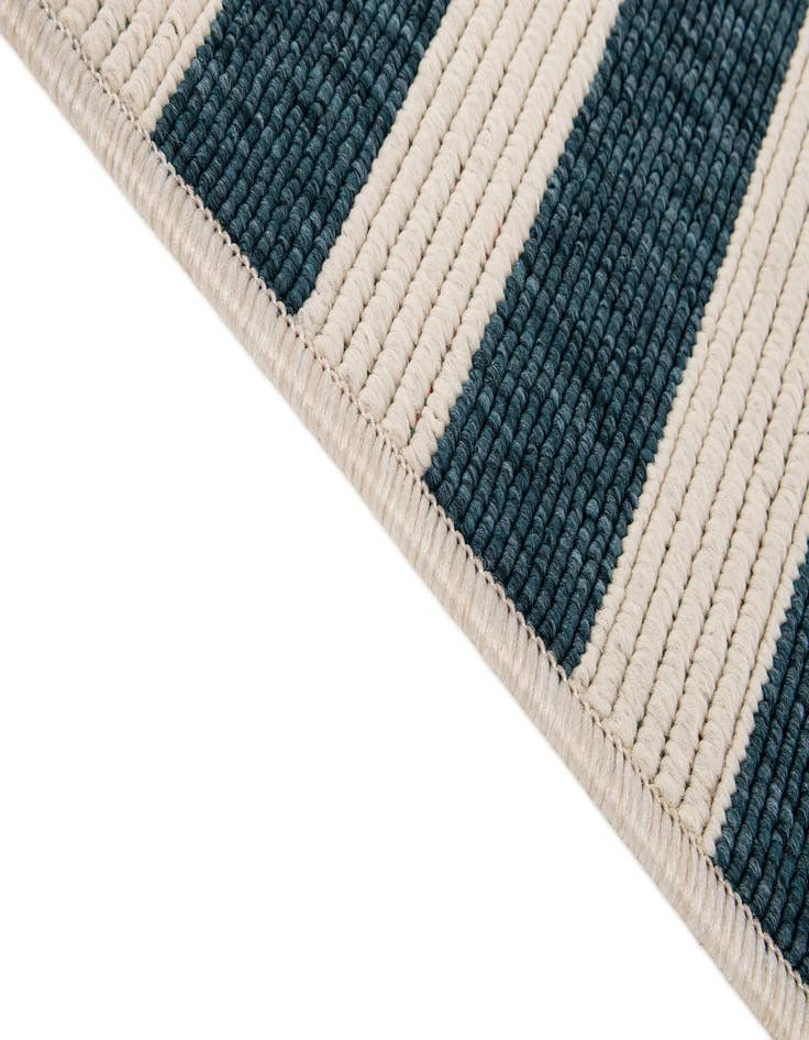 Detail image of 5' 2 x 7' 7  Washable Modern Indoor / Outdoor Rug