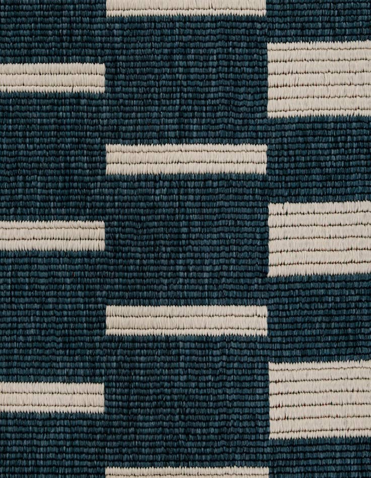 Detail image of 5' 2 x 7' 7  Washable Modern Indoor / Outdoor Rug