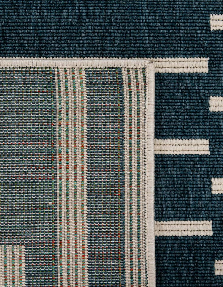 Detail image of 5' 2 x 7' 7  Washable Modern Indoor / Outdoor Rug
