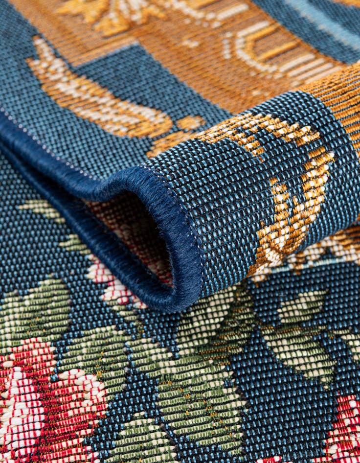 Detail image of 7' 10 x 10'  Washable Traditional Indoor / Outdoor Rug