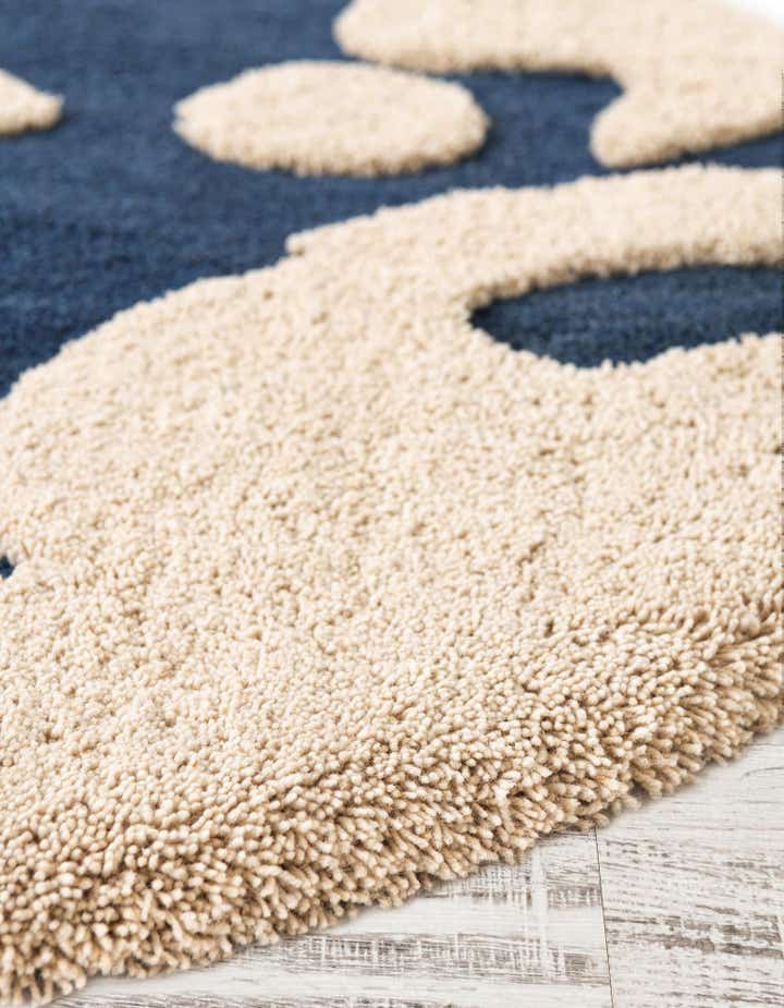 4' 1 x 4' 1 Handtufted Wool Round Rug