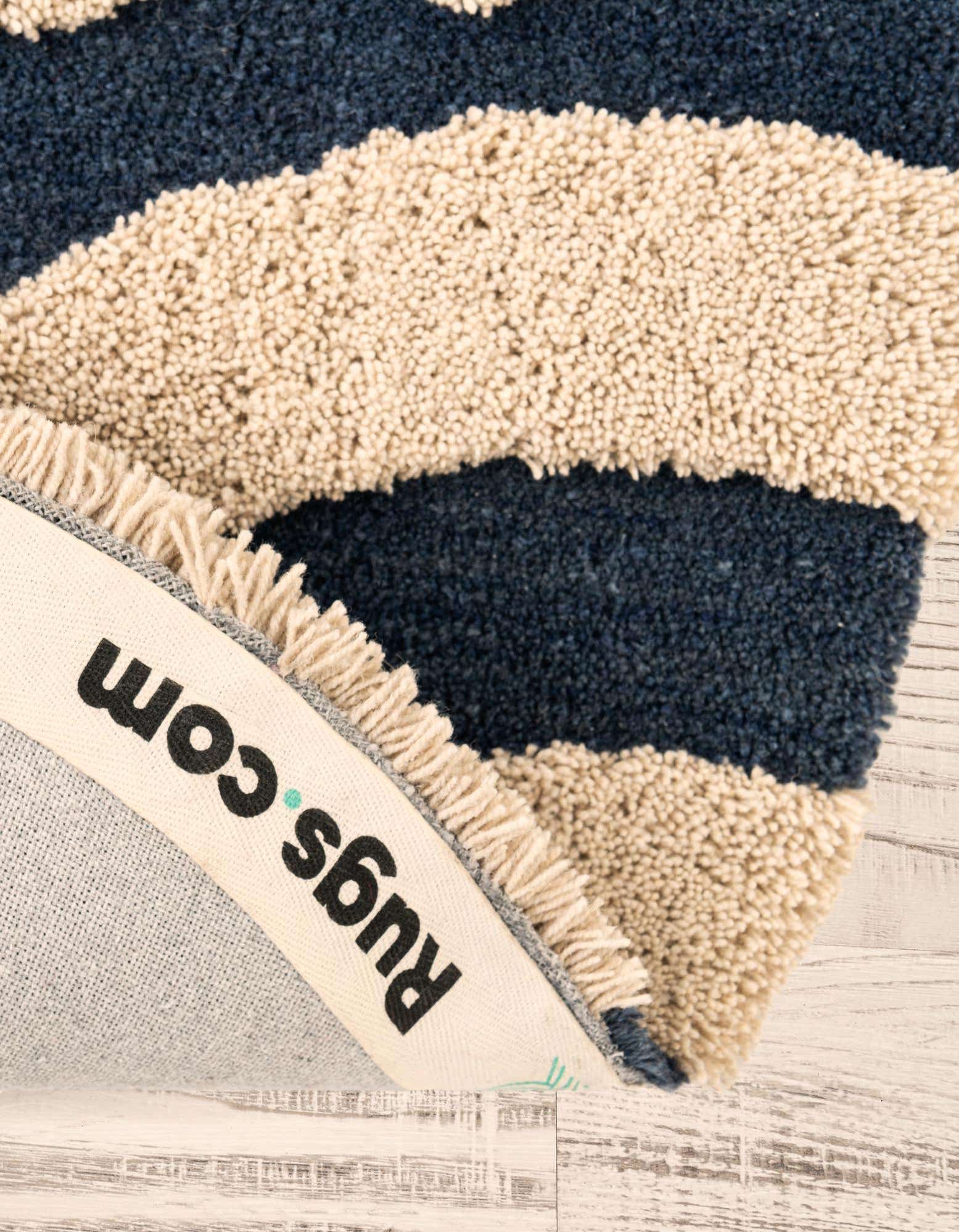 4' 1 x 4' 1 Handtufted Wool Round Rug