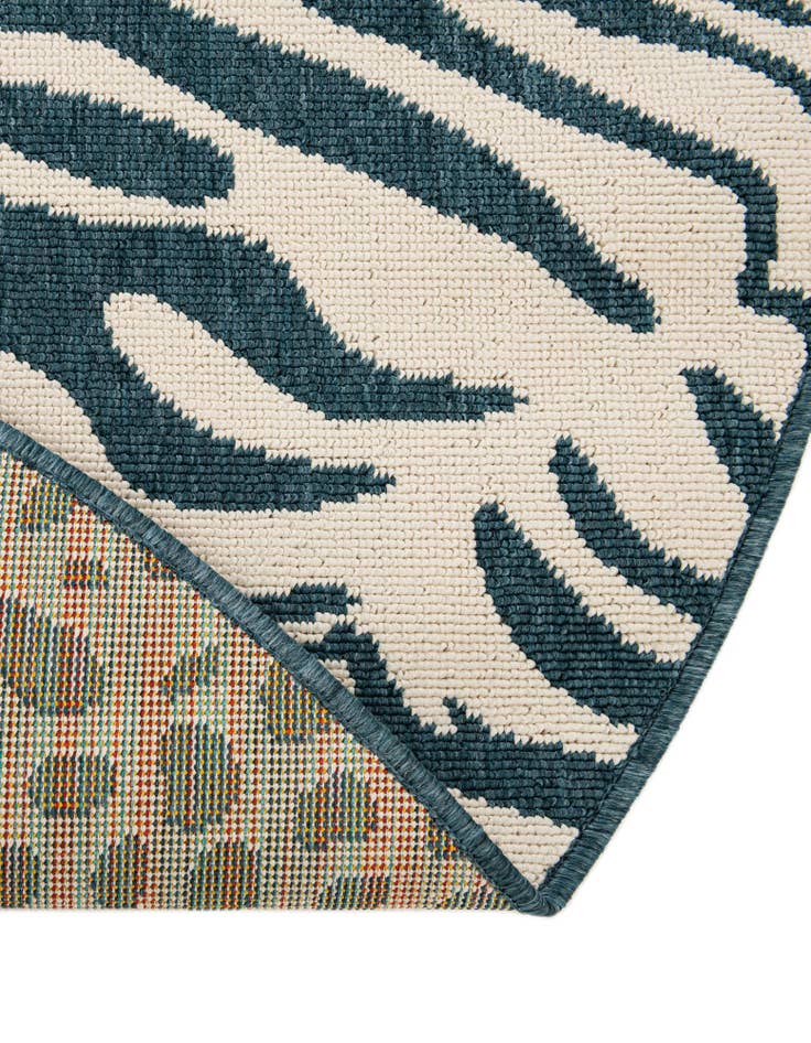 Detail image of 7' 10 x 7' 10  Washable Safari Indoor / Outdoor Round Rug