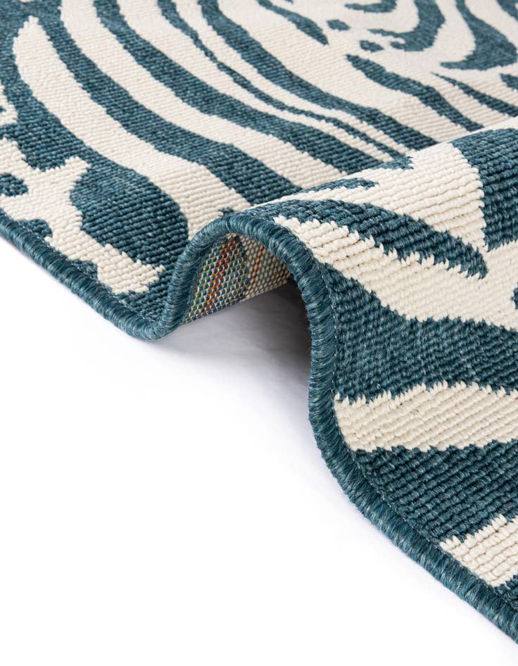 Detail image of 7' 10 x 7' 10  Washable Safari Indoor / Outdoor Round Rug