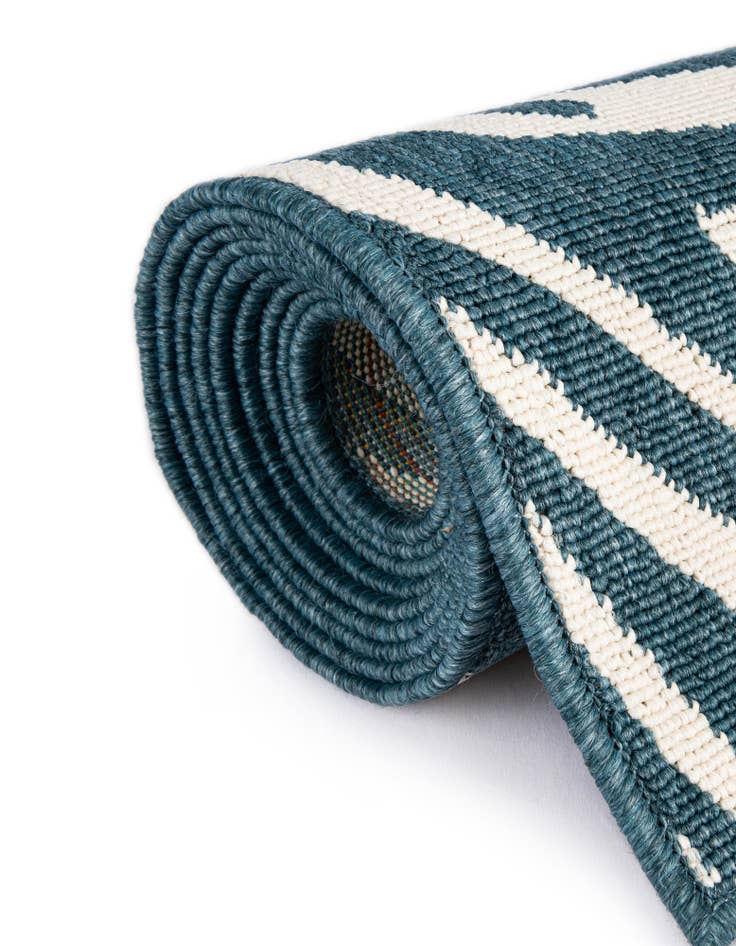 Detail image of 7' 10 x 7' 10  Washable Safari Indoor / Outdoor Round Rug