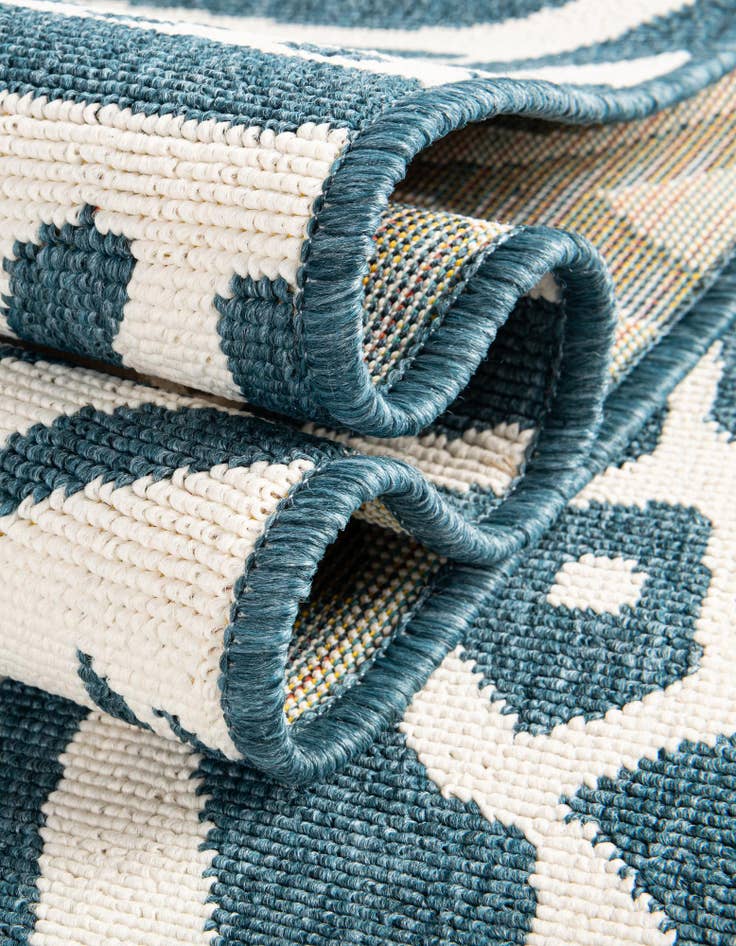 Detail image of 7' 10 x 7' 10  Washable Safari Indoor / Outdoor Round Rug