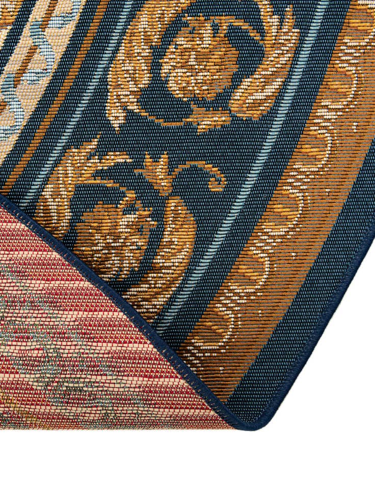 Detail image of 10' x 10'  Washable Traditional Indoor / Outdoor Round Rug