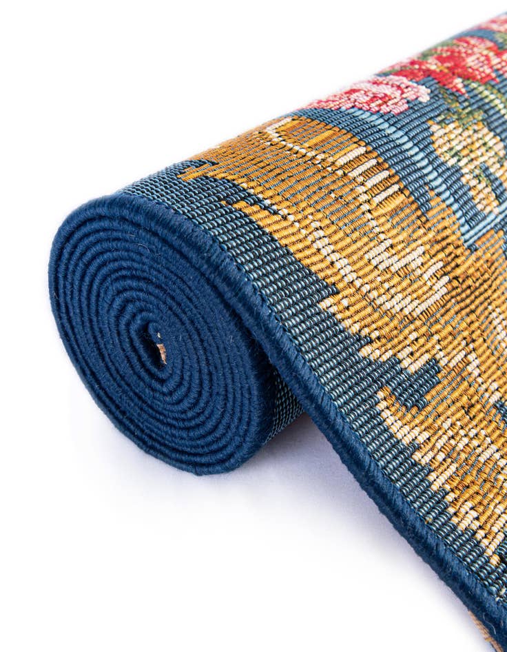 Detail image of 10' x 10'  Washable Traditional Indoor / Outdoor Round Rug