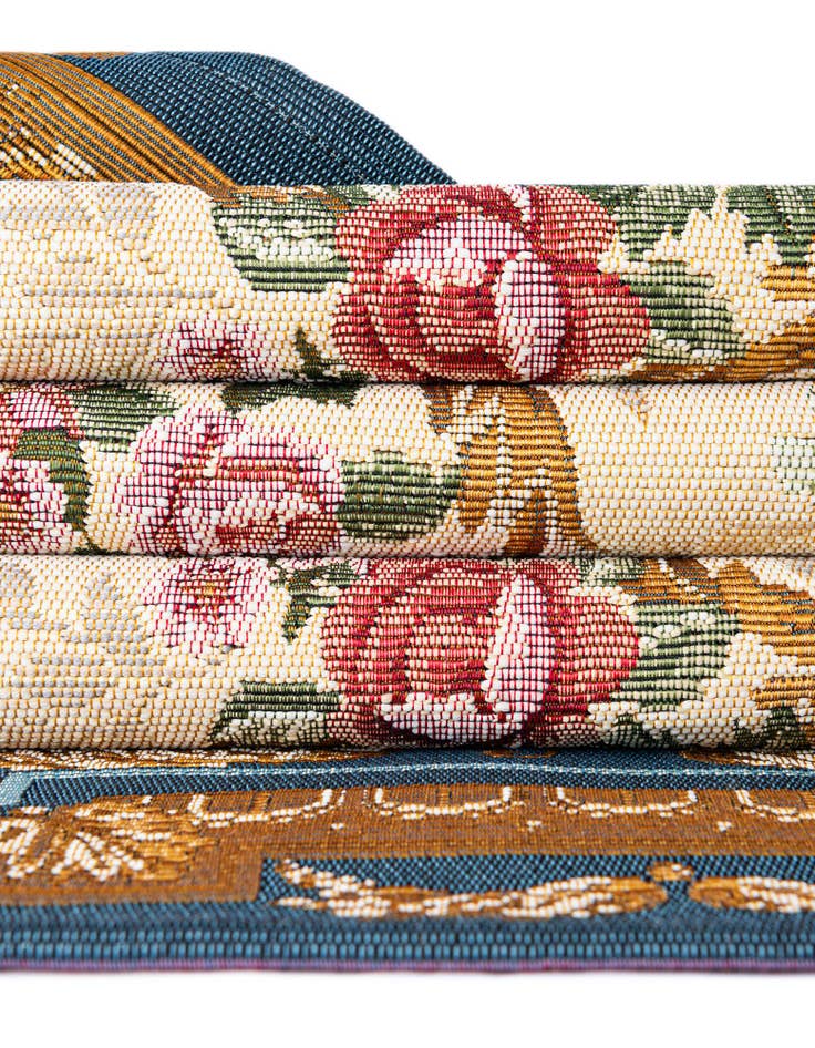 Detail image of 10' x 10'  Washable Traditional Indoor / Outdoor Round Rug