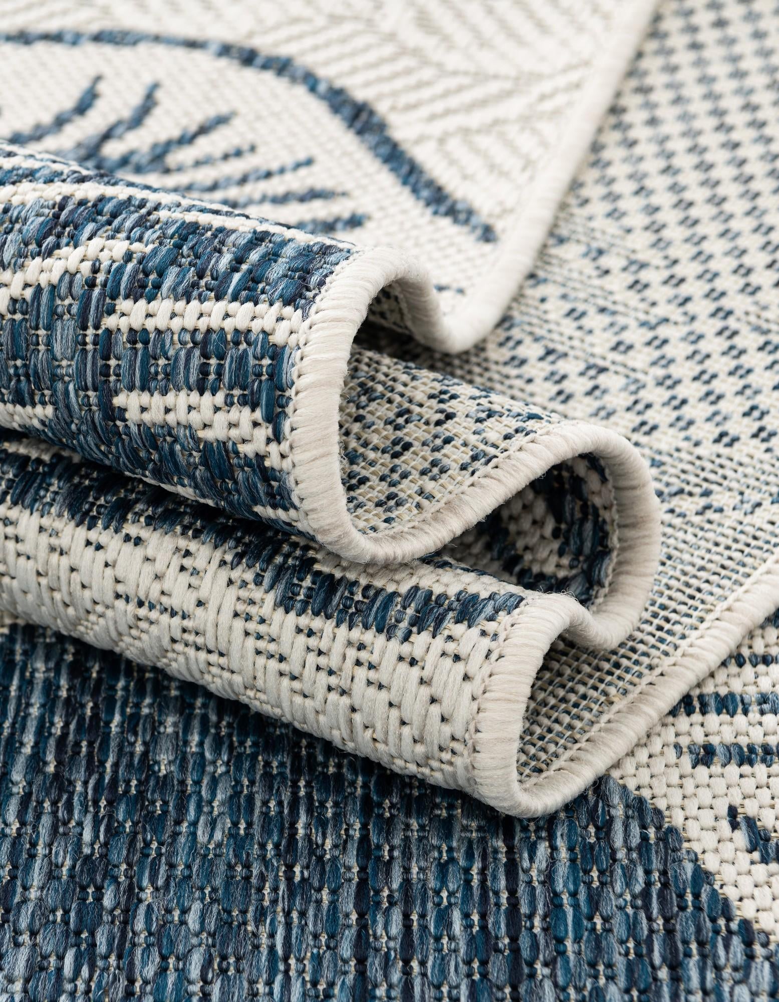 2' x 5' 3 Easy-Clean Coastal Indoor / Outdoor Runner Rug