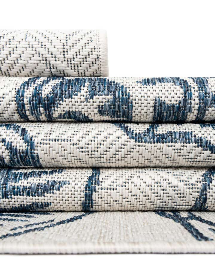 7' 10 x 7' 10 Easy-Clean Coastal Indoor / Outdoor Square Rug