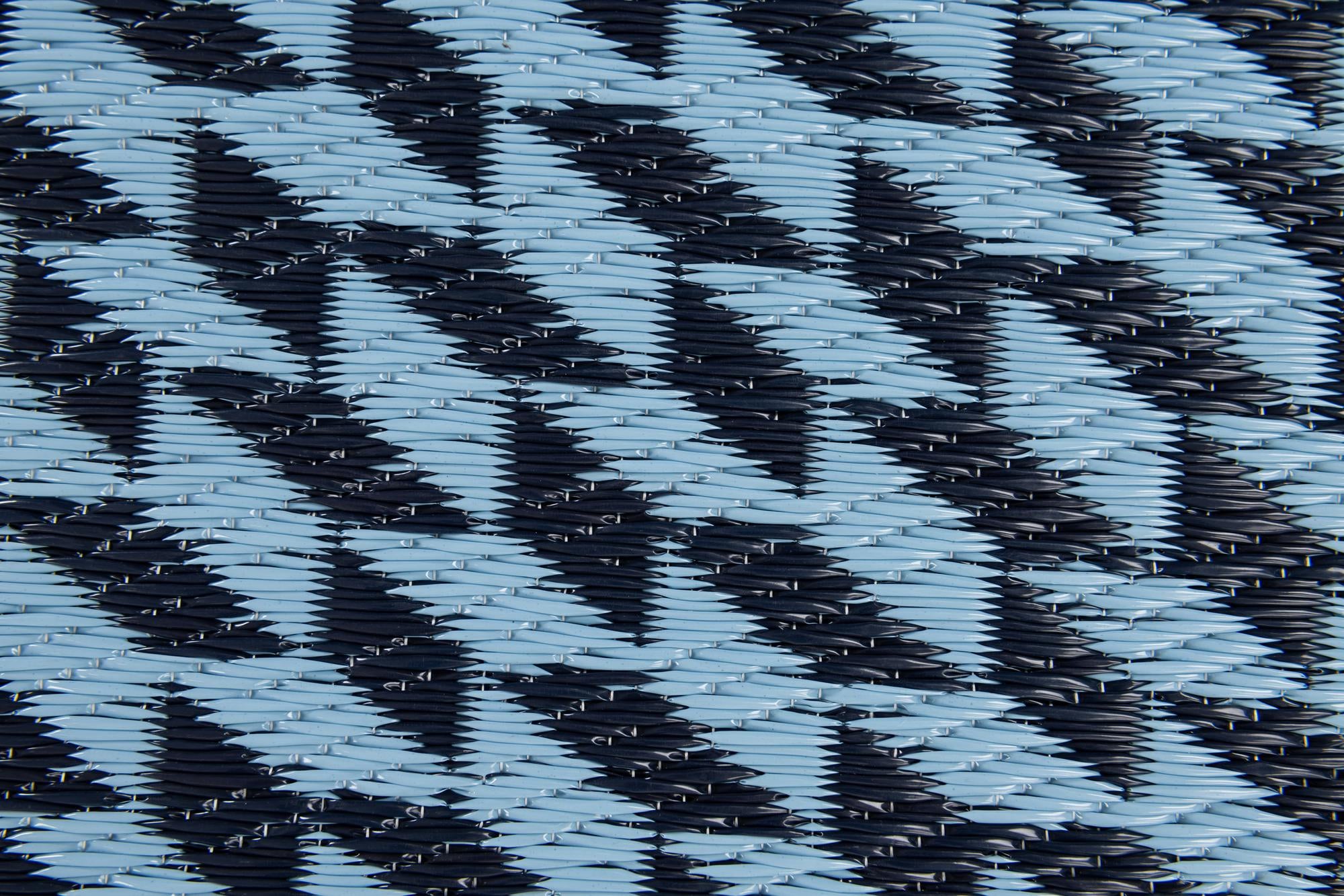 4' x 6' Easy-Clean Modern Indoor / Outdoor Rug