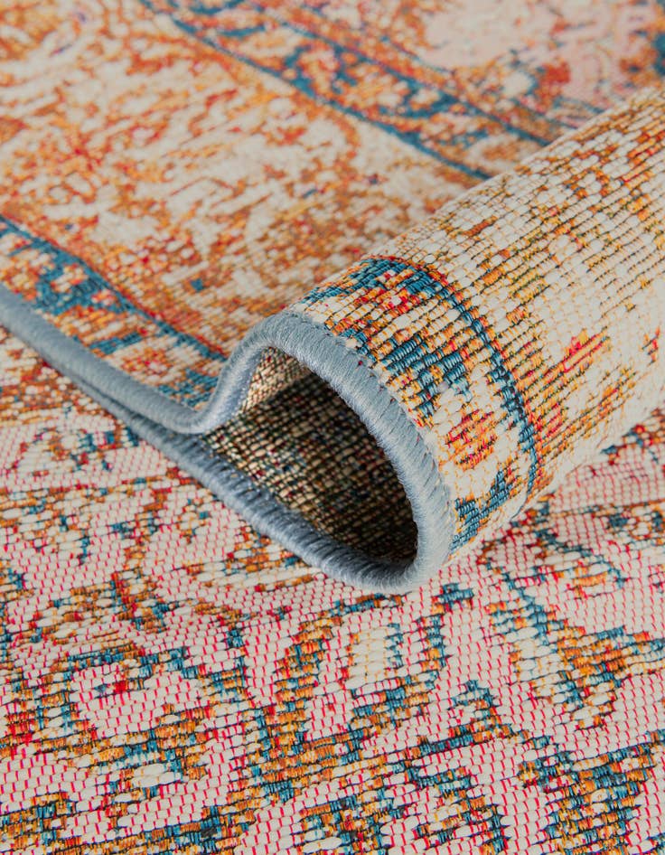 Detail image of 7' 10 x 7' 10  Washable Traditional Indoor / Outdoor Square Rug